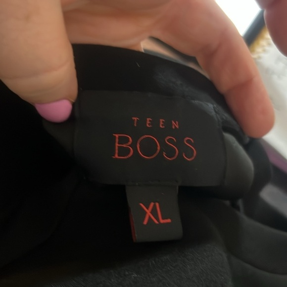 Teen Boss Sweatshirt Heart Applique Size XL Black Long Sleeve Crew - Picture 5 of 5